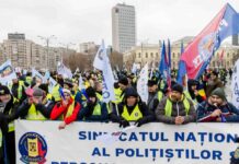 Protest cu peste 20 de mii de oameni, in Piața Victoriei din București!