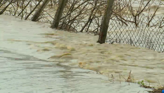 Cod portocaliu de inundații pe râuri