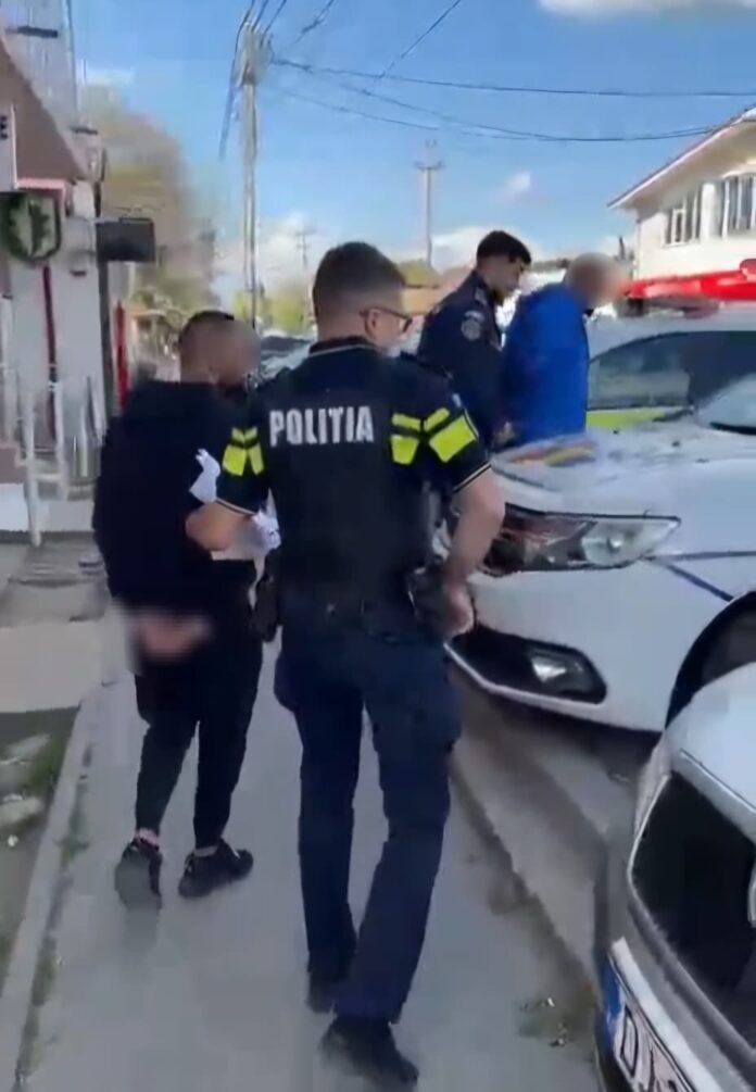 Scandal violent în Piscu Vechi: doi bărbați, reținuți după ce au agresat un consătean în plină stradă