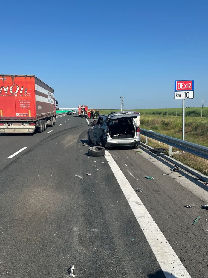 Accident pe DEx12, în apropiere de Craiova,: un TIR s-a răsturnat, după ce a lovit, un autoturism staționat