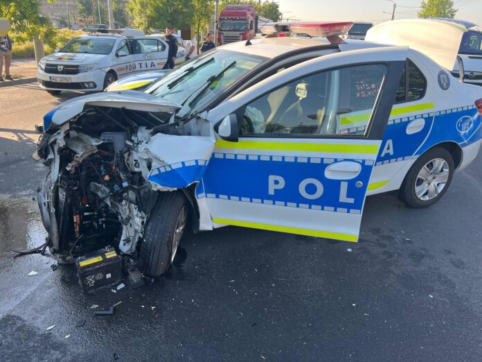 rmărire în Craiova: șofer fugar, oprit după ce a lovit o autospecială de poliție