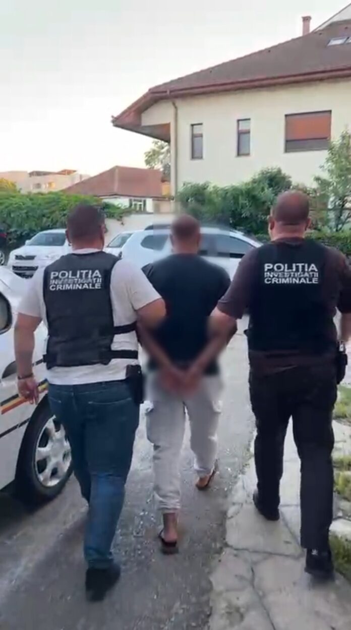 Bărbat de 32 de ani, arestat după ce și-ar fi agresat fosta parteneră într-o autogară din Craiova