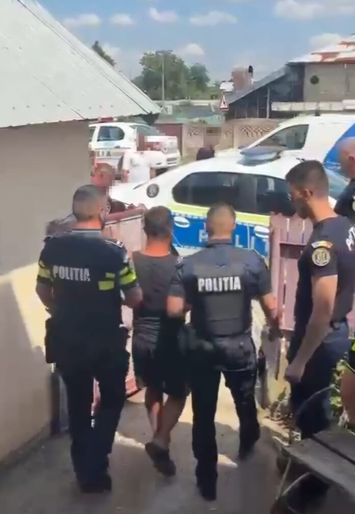 A bătut un bărbat și pe fiul acestuia de 16 ani. Suspect reținut de polițiști