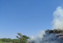 Incendiu violent în Ciupercenii Noi. Flăcările au cuprins o anexă gospodărească, iar o persoană a fost transportată la spital