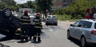 Accident cu trei autoturisme în Craiova. Un bărbat a ajuns la spital după impact