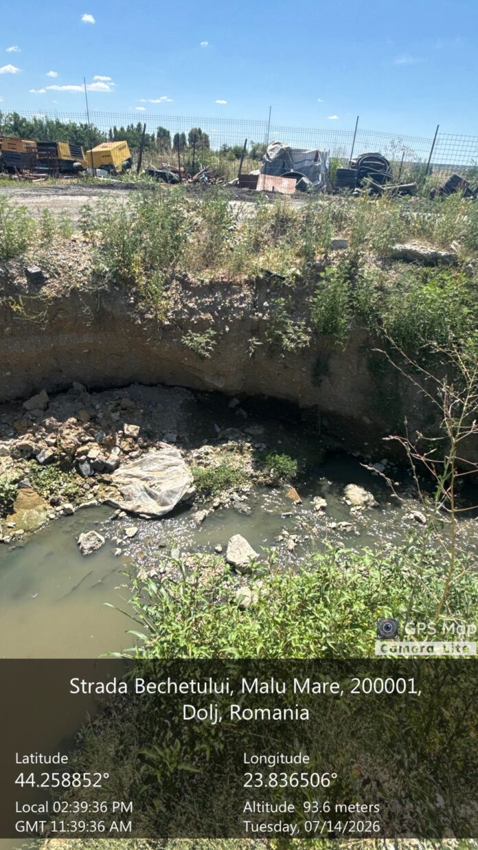 malu mare3 Amendă de 120.000 de lei pentru poluare în Malu Mare. Apele uzate au fost deversate luni la rând în mediul înconjurător