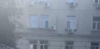 Doi tineri reținuți după ce au agresat doi bărbați și au furat un moped