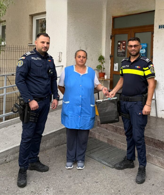 A găsit 44.600 de lei pe o stradă din Craiova și i-a dus la poliție