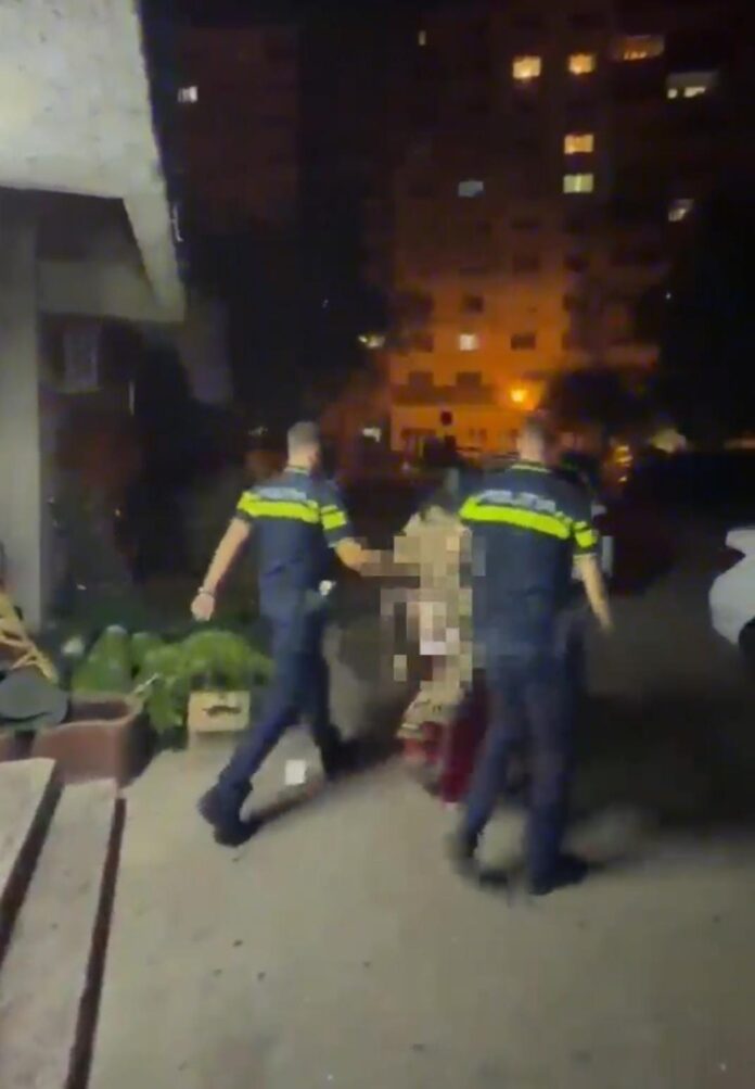 Femeie de 32 de ani și un minor de 14 ani, reținuț