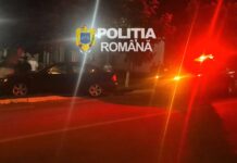 A derapat și a intrat cu mașina într-un copac, la Ostroven