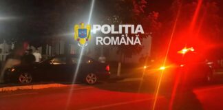 A derapat și a intrat cu mașina într-un copac, la Ostroven